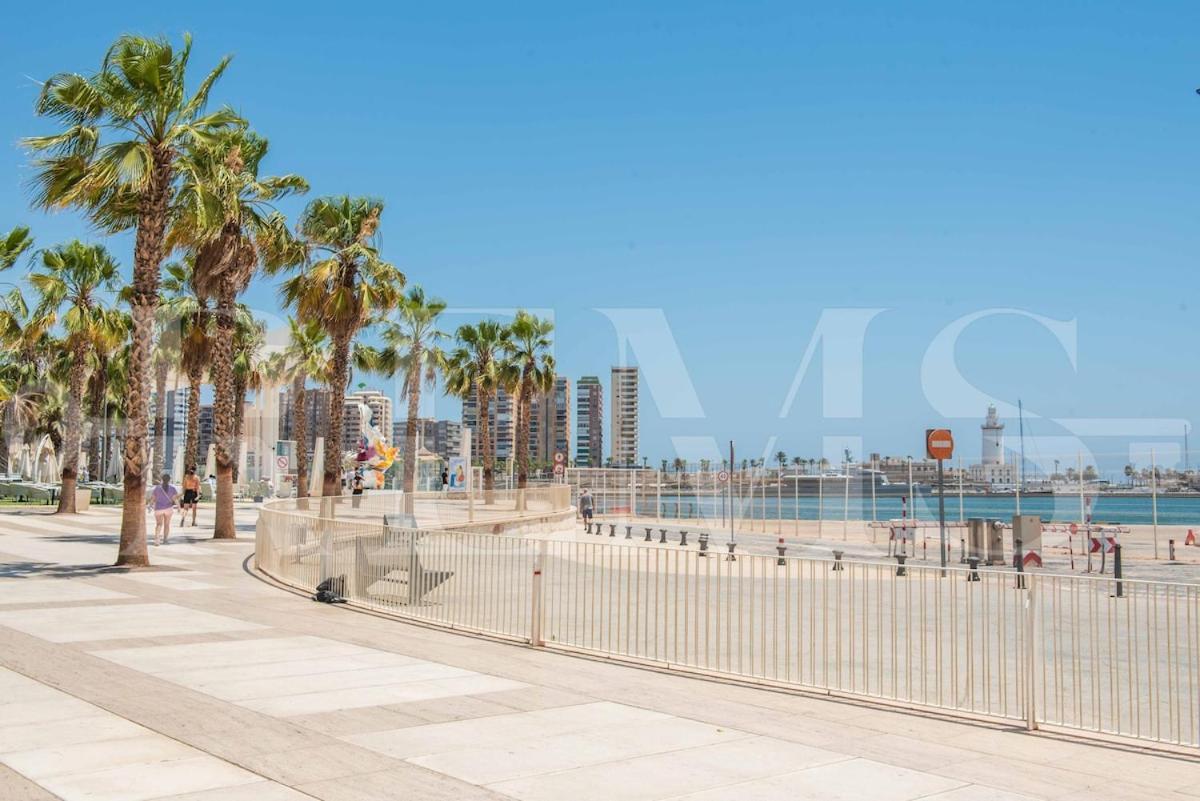 Modern Sky-rise Living With Pool And Parking Rems Appartement Málaga